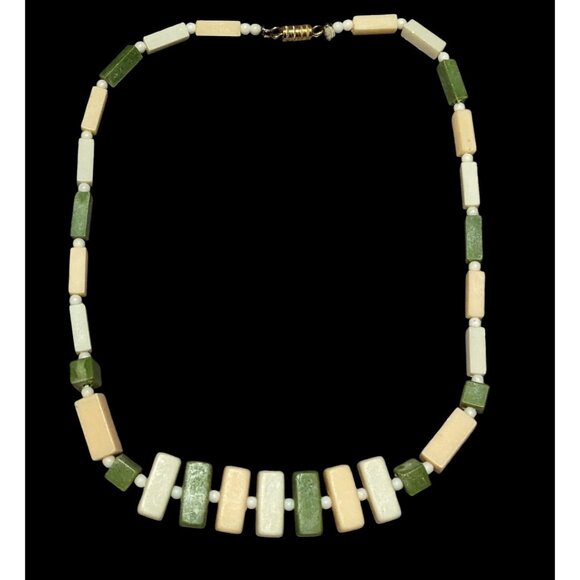 Vintage 1920s Celluloid/Bakelite Green Beaded Necklace - Picture 2 of 12